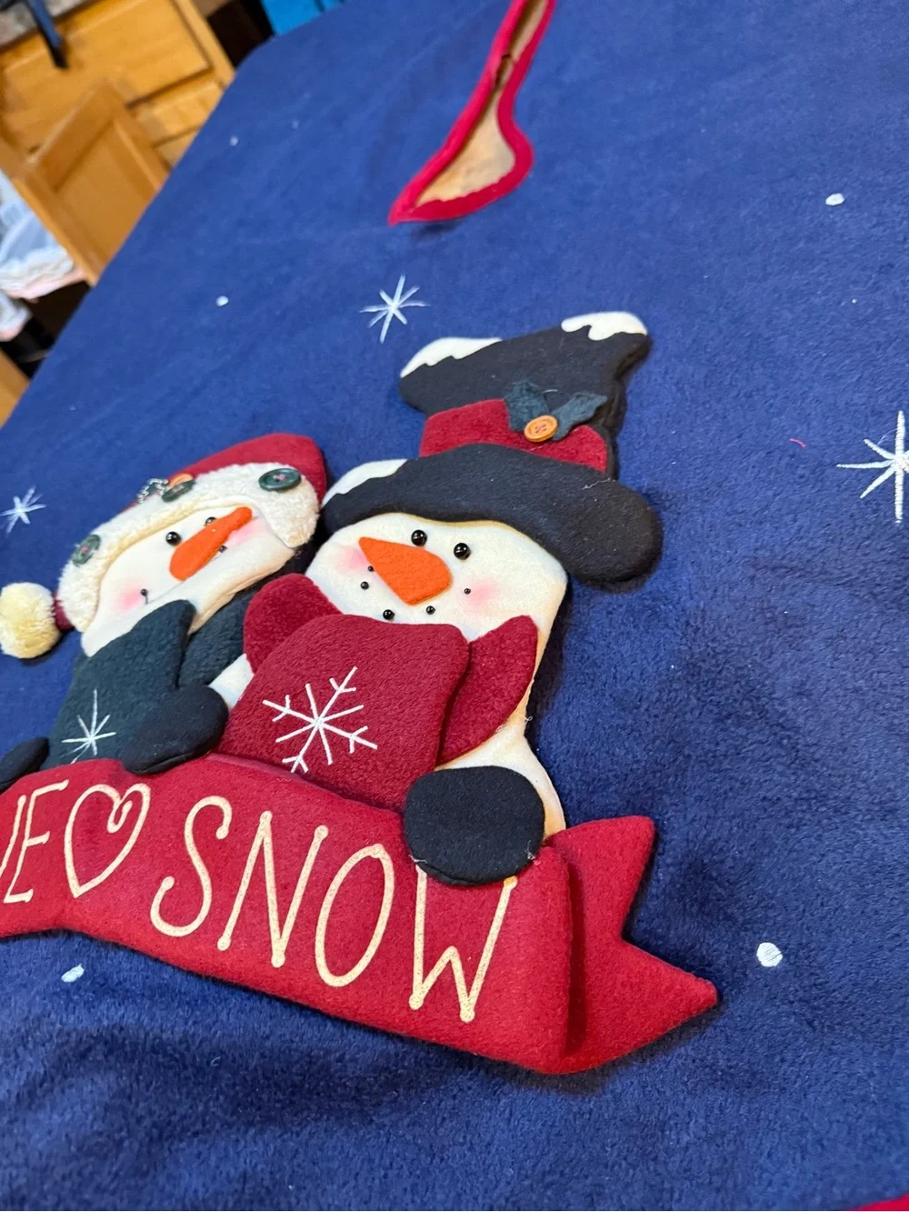 2005 Holiday Snowman Christmas Tree Skirt Navy and Red We ❤️ Snow
